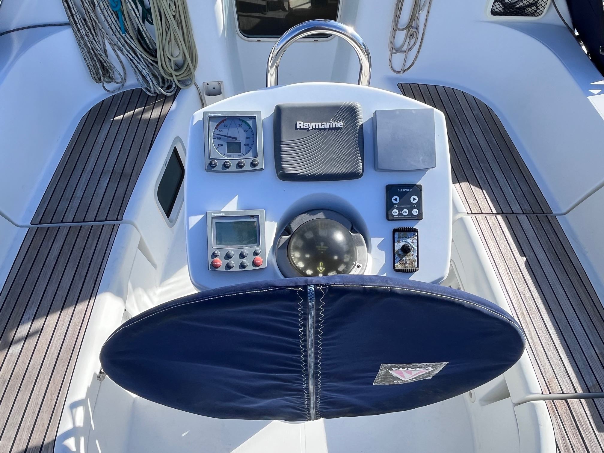 slider 8 Jeanneau Sun Odyssey 35